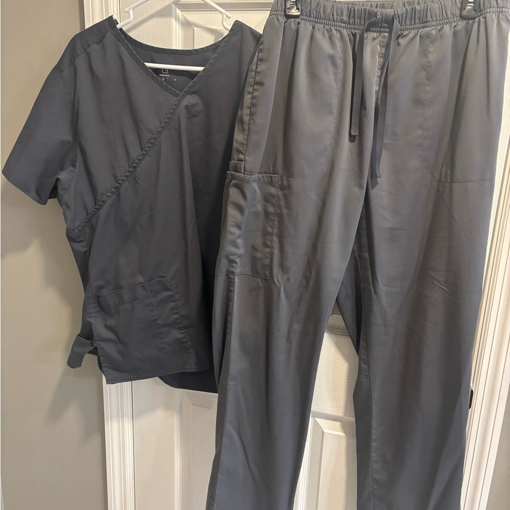 WonderWink Charcoal Scrub set